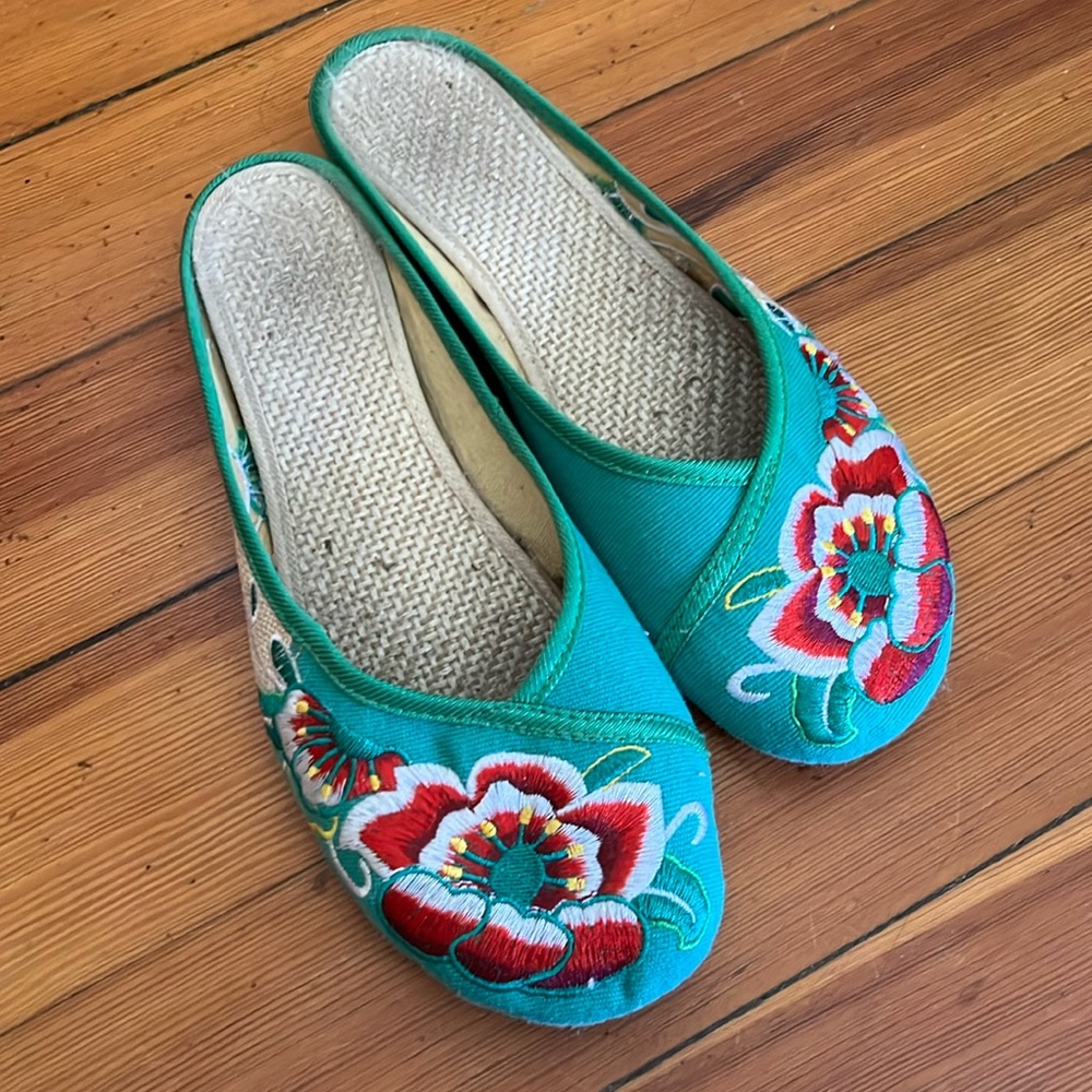 Chinese slippers